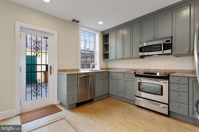 315 CONSTITUTION AVE NE, Washington, DC 20002