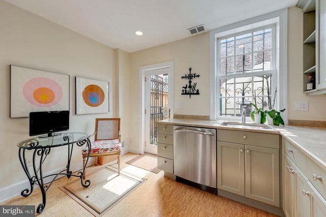 315 CONSTITUTION AVE NE, Washington, DC 20002