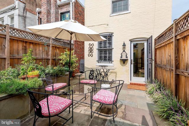 315 CONSTITUTION AVE NE, Washington, DC 20002