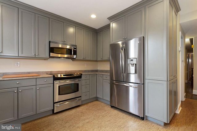 315 CONSTITUTION AVE NE, Washington, DC 20002