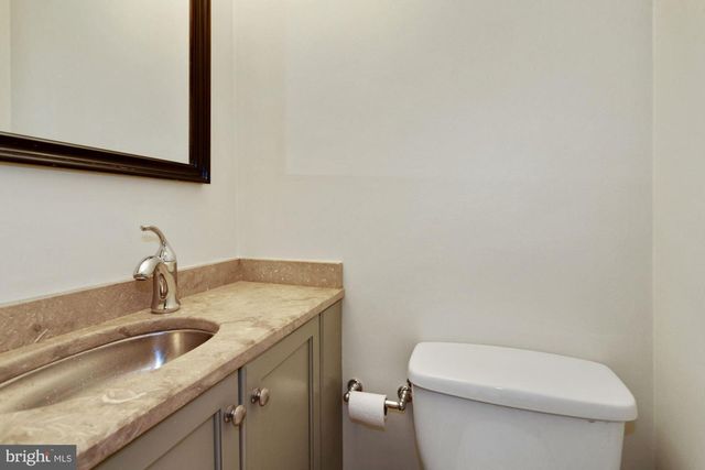 315 CONSTITUTION AVE NE, Washington, DC 20002