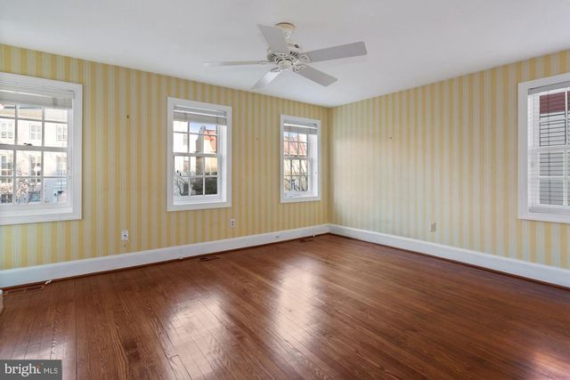 315 CONSTITUTION AVE NE, Washington, DC 20002