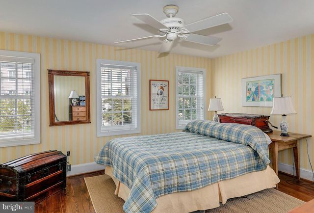 315 CONSTITUTION AVE NE, Washington, DC 20002