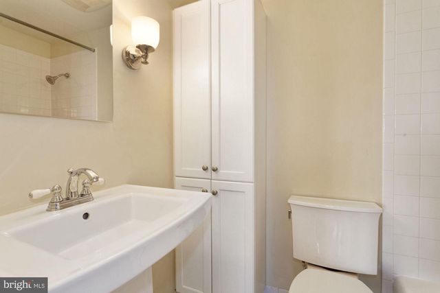 315 CONSTITUTION AVE NE, Washington, DC 20002