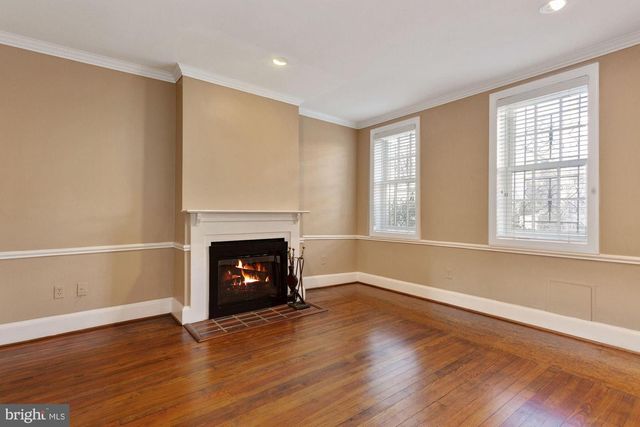 315 CONSTITUTION AVE NE, Washington, DC 20002