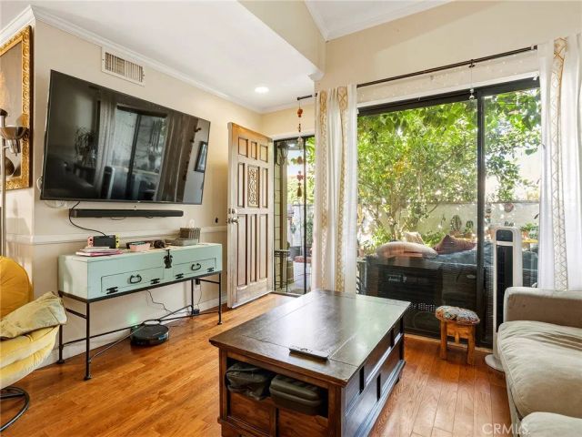 8348 Penfield Avenue 3, Winnetka, CA 91306