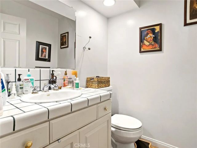 8348 Penfield Avenue 3, Winnetka, CA 91306