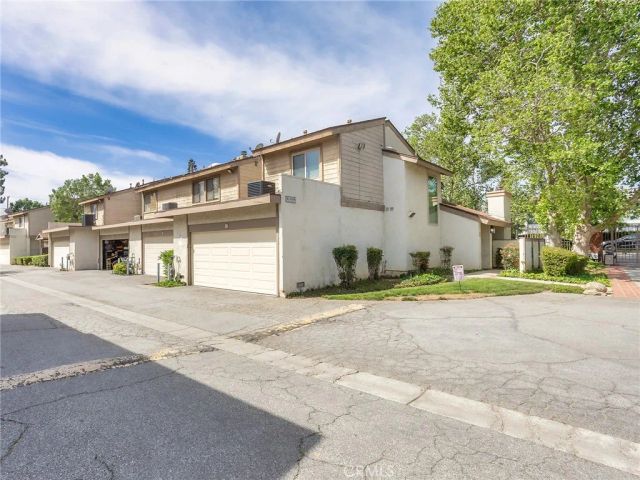 8348 Penfield Avenue 3, Winnetka, CA 91306