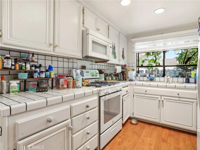 8348 Penfield Avenue 3, Winnetka, CA 91306