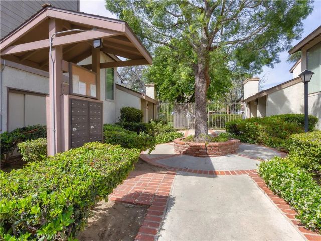 8348 Penfield Avenue 3, Winnetka, CA 91306