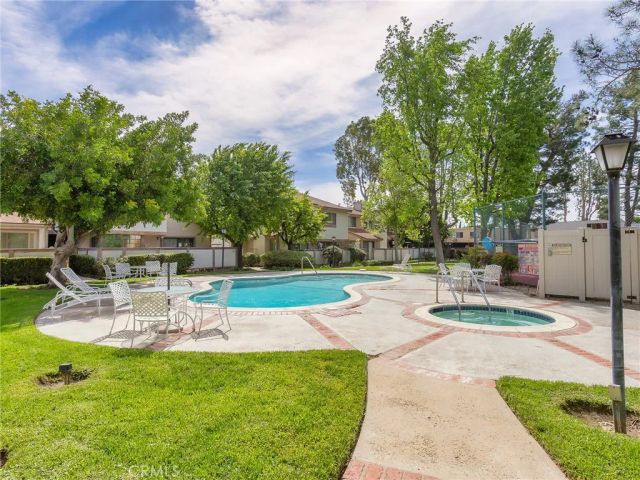 8348 Penfield Avenue 3, Winnetka, CA 91306