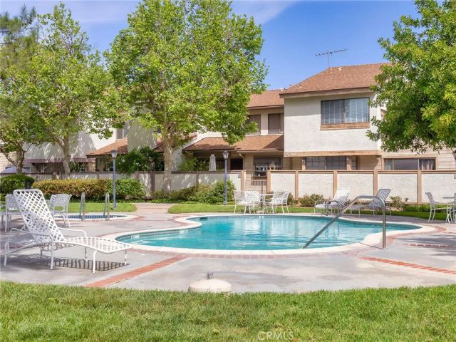 8348 Penfield Avenue 3, Winnetka, CA 91306