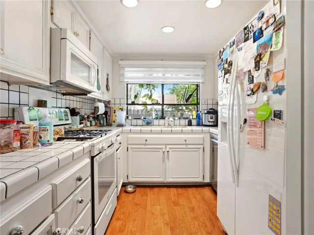 8348 Penfield Avenue 3, Winnetka, CA 91306