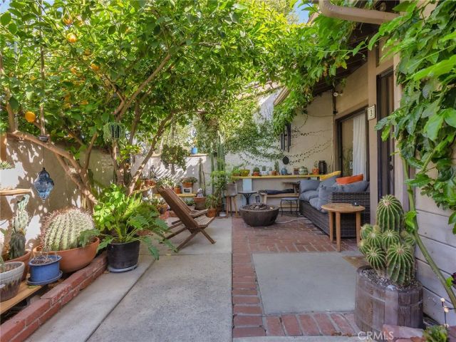 8348 Penfield Avenue 3, Winnetka, CA 91306