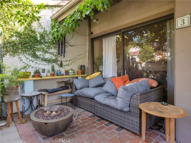 8348 Penfield Avenue 3, Winnetka, CA 91306