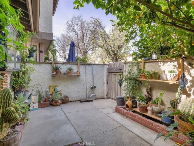 8348 Penfield Avenue 3, Winnetka, CA 91306