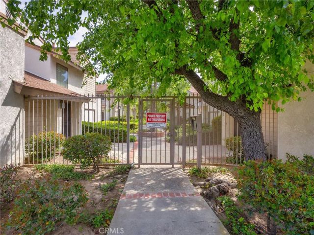 8348 Penfield Avenue 3, Winnetka, CA 91306