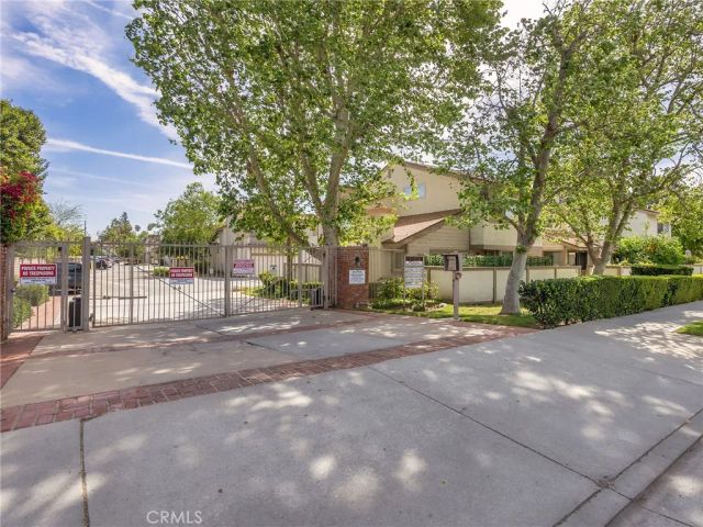 8348 Penfield Avenue 3, Winnetka, CA 91306