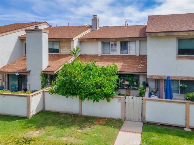 8348 Penfield Avenue 3, Winnetka, CA 91306