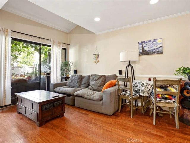 8348 Penfield Avenue 3, Winnetka, CA 91306