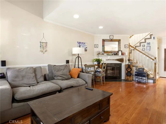 8348 Penfield Avenue 3, Winnetka, CA 91306