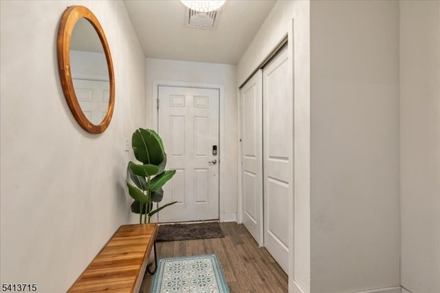 303 Saratoga Ct, Branchburg Twp., NJ 08876