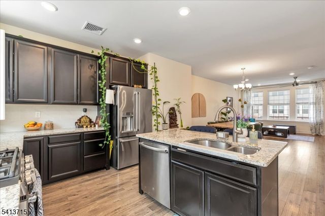 303 Saratoga Ct, Branchburg Twp., NJ 08876