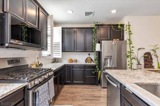 303 Saratoga Ct, Branchburg Twp., NJ 08876