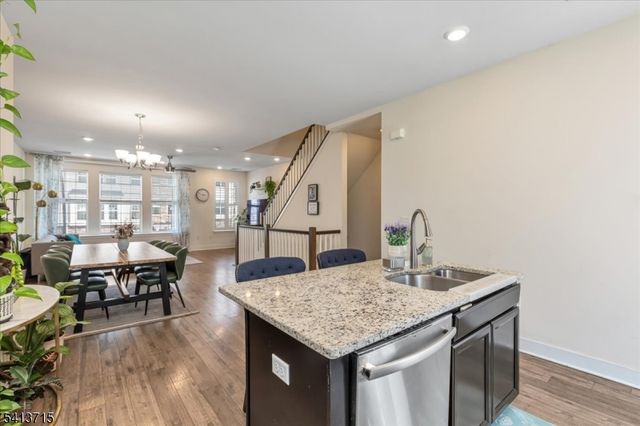 303 Saratoga Ct, Branchburg Twp., NJ 08876