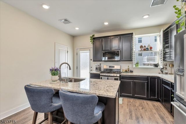 303 Saratoga Ct, Branchburg Twp., NJ 08876