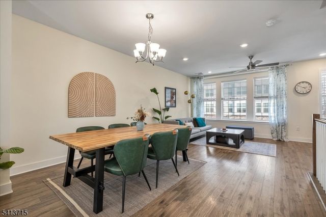 303 Saratoga Ct, Branchburg Twp., NJ 08876