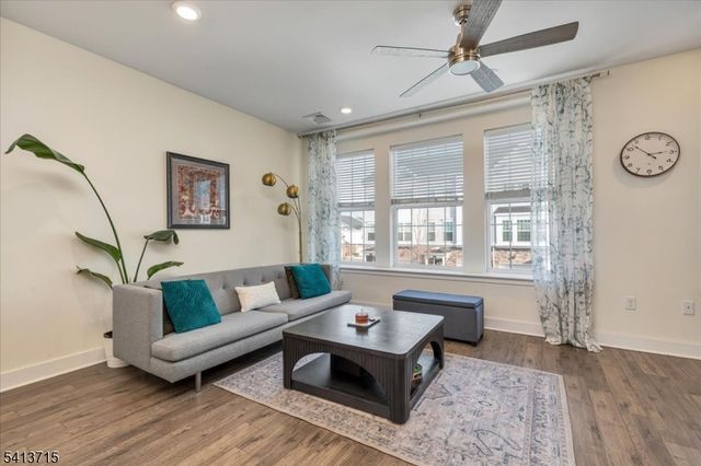 303 Saratoga Ct, Branchburg Twp., NJ 08876