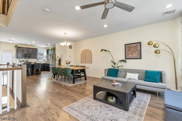 303 Saratoga Ct, Branchburg Twp., NJ 08876