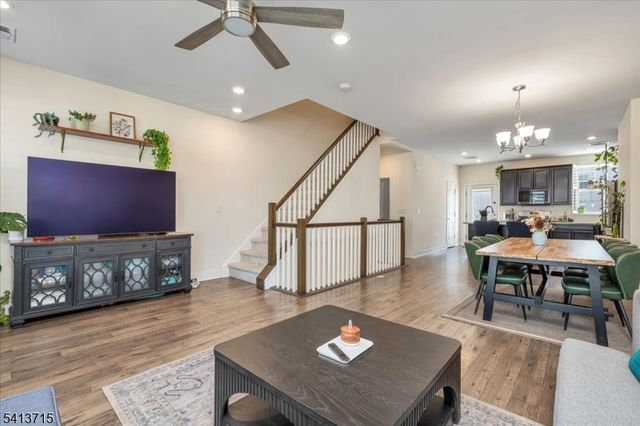 303 Saratoga Ct, Branchburg Twp., NJ 08876