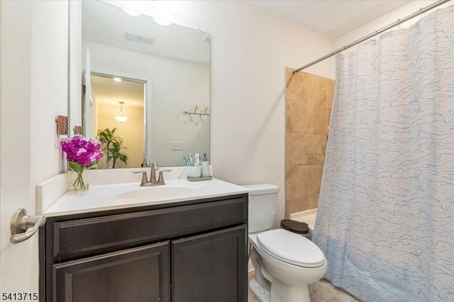 303 Saratoga Ct, Branchburg Twp., NJ 08876