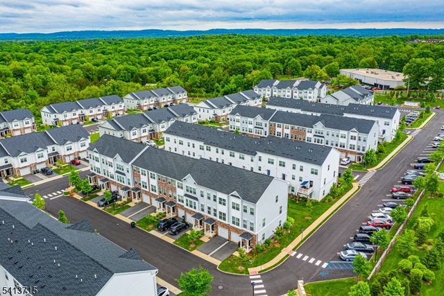 303 Saratoga Ct, Branchburg Twp., NJ 08876