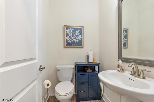 303 Saratoga Ct, Branchburg Twp., NJ 08876