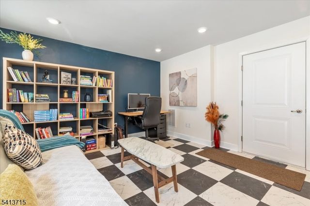 303 Saratoga Ct, Branchburg Twp., NJ 08876