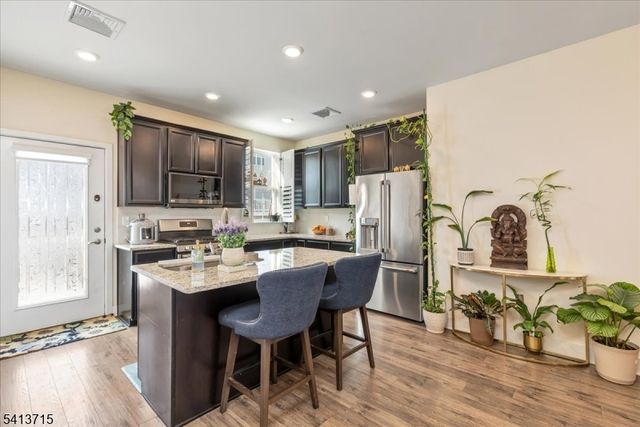 303 Saratoga Ct, Branchburg Twp., NJ 08876