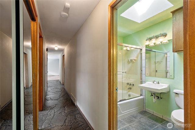 13720 56th Avenue S, Tukwila, WA 98168