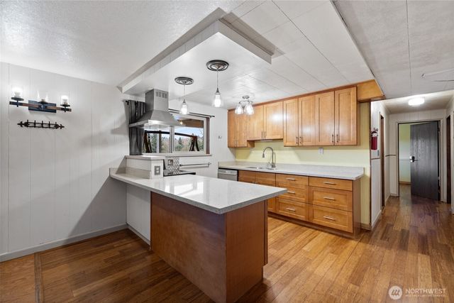 13720 56th Avenue S, Tukwila, WA 98168