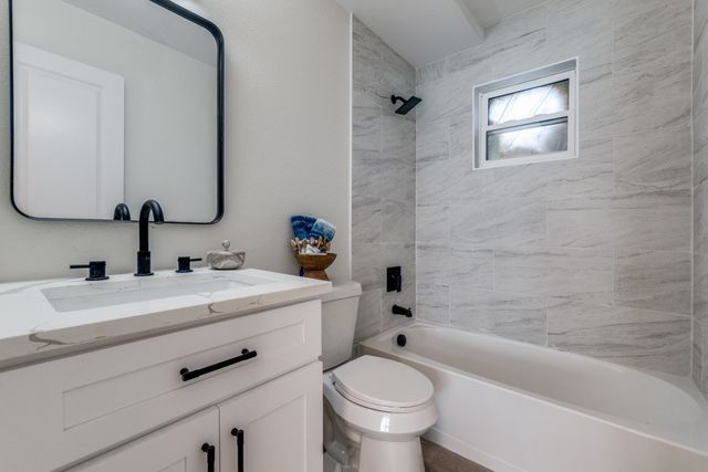 5917 Gaston Avenue 106, Dallas, TX 75214