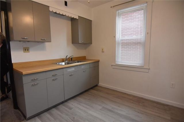 2104 West St, Homestead, PA 15120