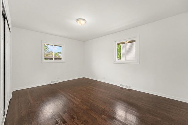 18289 Burnham Avenue, Lansing, IL 60438