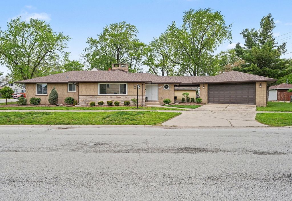 18289 Burnham Avenue, Lansing, IL 60438