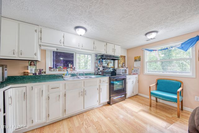 124 E Wadsworth Circle, Oak Ridge, TN 37830