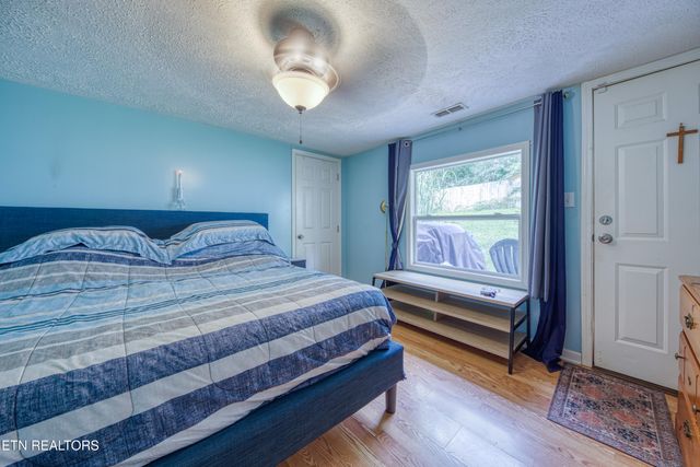 124 E Wadsworth Circle, Oak Ridge, TN 37830