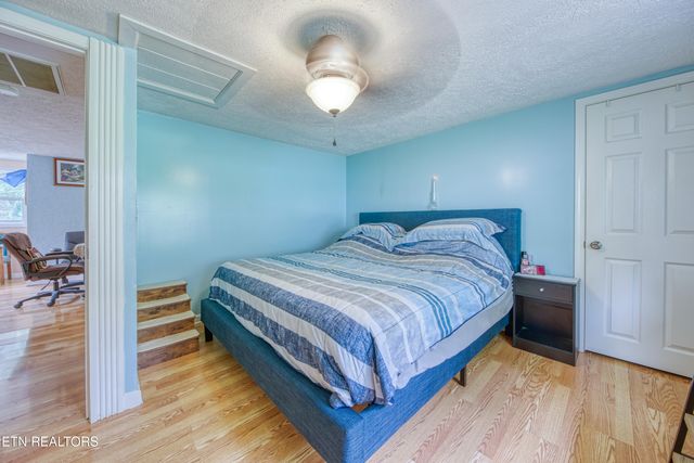 124 E Wadsworth Circle, Oak Ridge, TN 37830