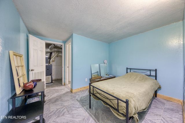 124 E Wadsworth Circle, Oak Ridge, TN 37830