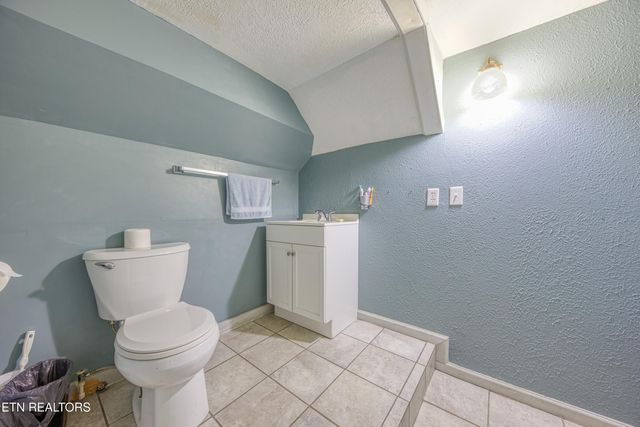 124 E Wadsworth Circle, Oak Ridge, TN 37830